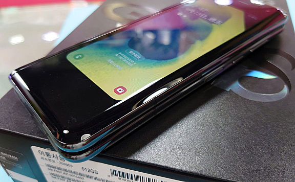 三星 Galaxy Fold香港开卖32,000 元