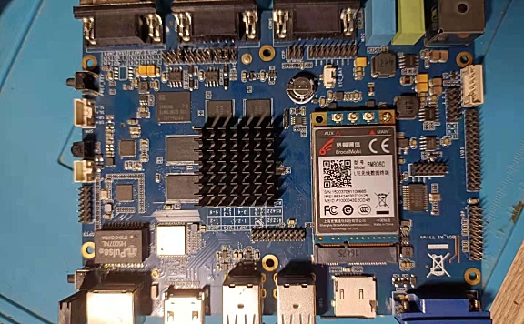 拆瑞芯微RK3288路由器秒杀骁龙801