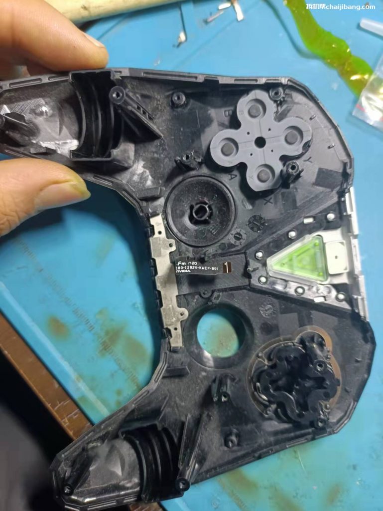 英伟达SHIELD盒子拆机扩容硬盘测评