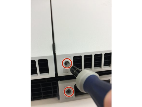 拆解索尼PlayStation 4芯片维修