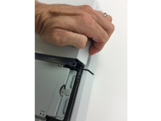 拆解索尼PlayStation 4芯片维修