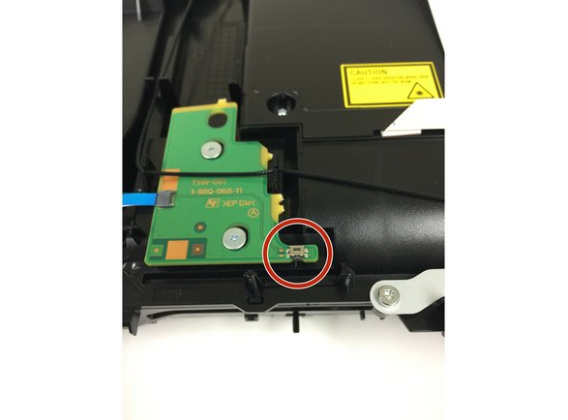 拆解索尼PlayStation 4芯片维修