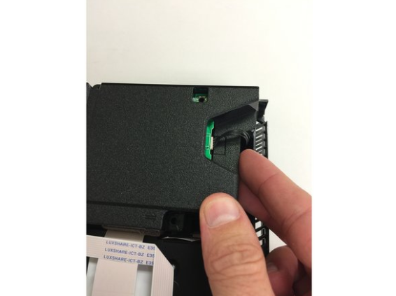 拆解索尼PlayStation 4芯片维修