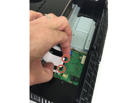 拆解索尼PlayStation 4芯片维修