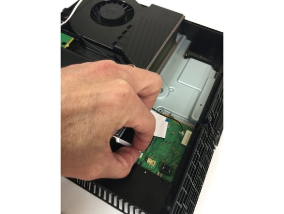 拆解索尼PlayStation 4芯片维修