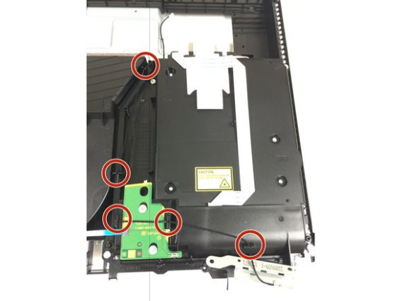 拆解索尼PlayStation 4芯片维修