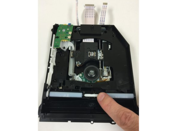 拆解索尼PlayStation 4芯片维修