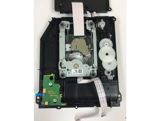 拆解索尼PlayStation 4芯片维修