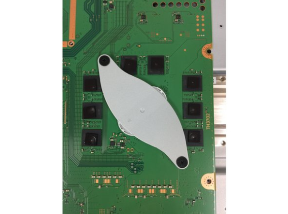 拆解索尼PlayStation 4芯片维修