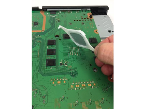 拆解索尼PlayStation 4芯片维修