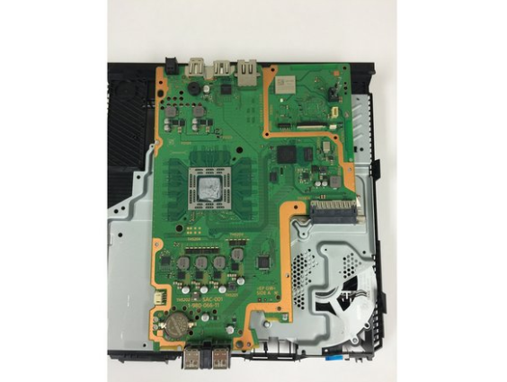 拆解索尼PlayStation 4芯片维修