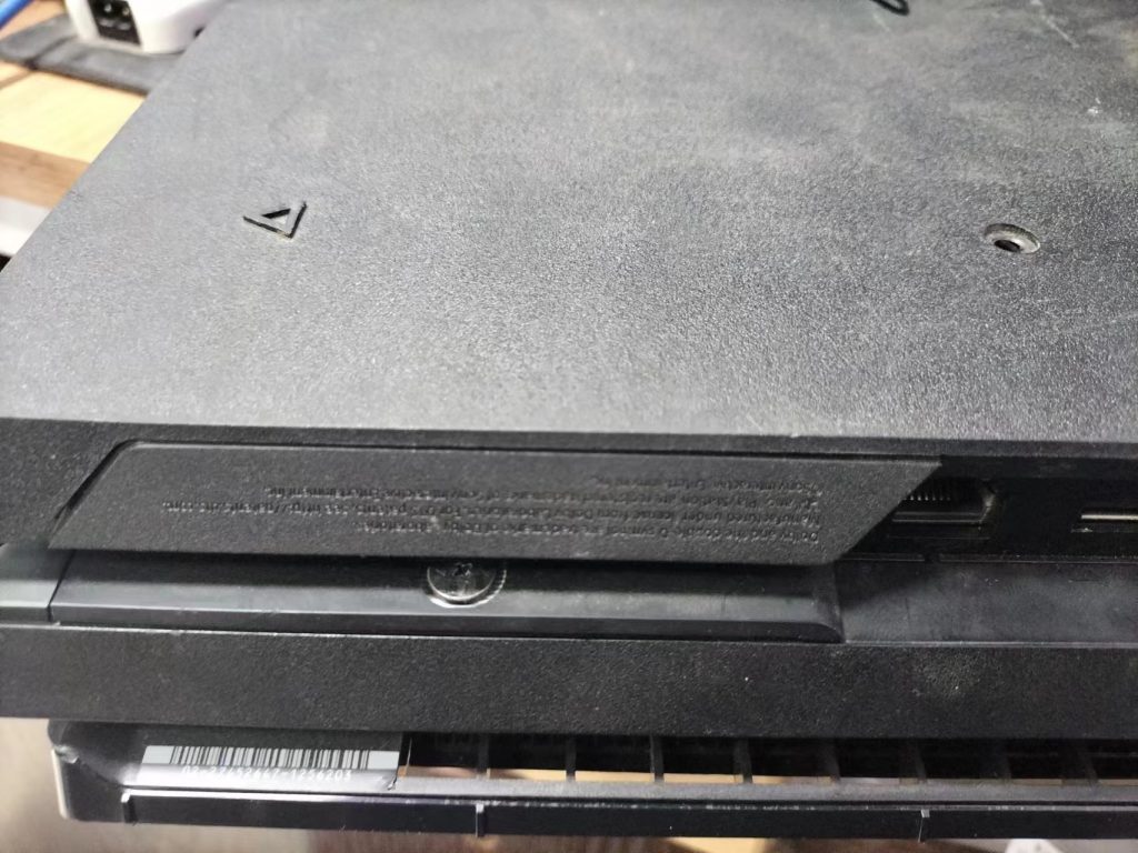 索尼PS4Pro游戏机不开机拆机图解