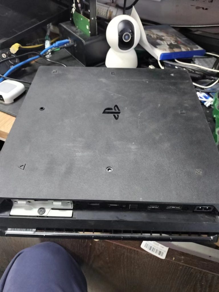 索尼PS4Pro游戏机不开机拆机图解