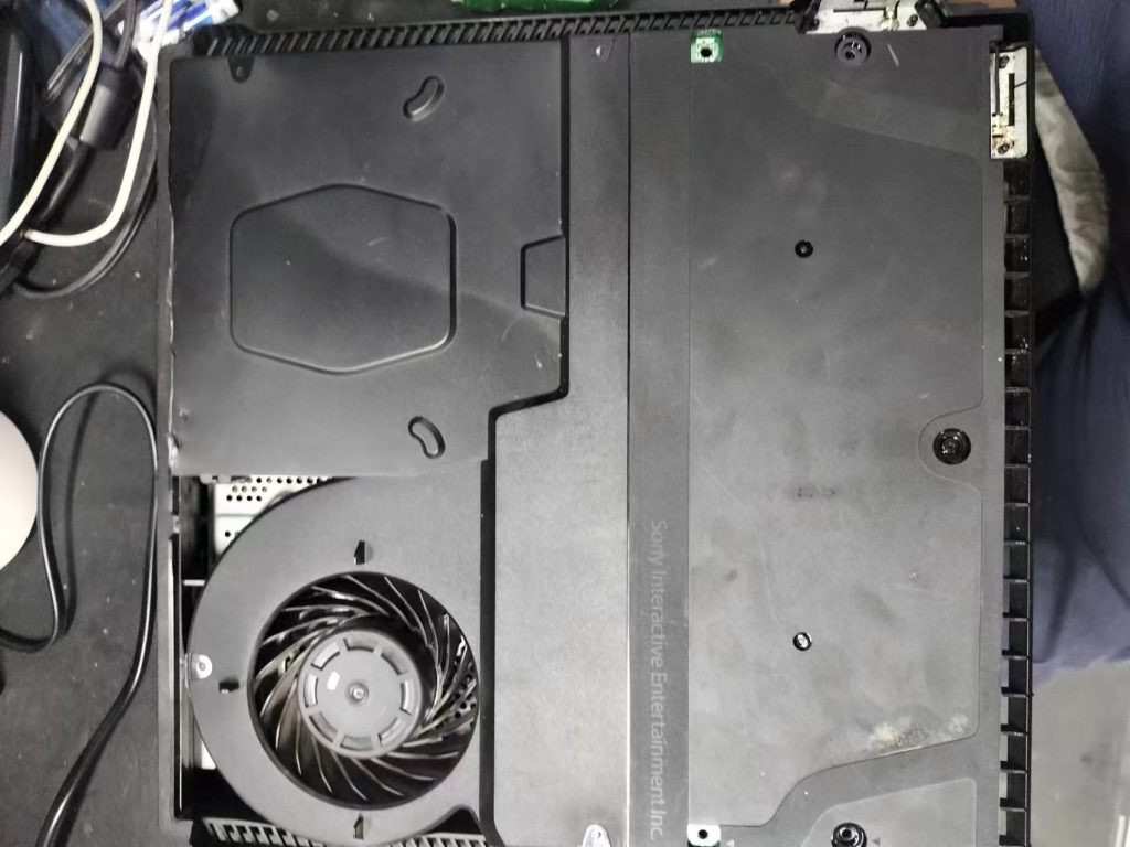 索尼PS4Pro游戏机不开机拆机图解