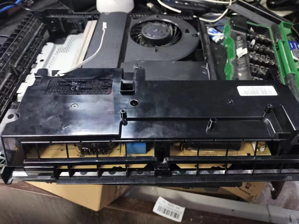 索尼PS4Pro游戏机不开机拆机图解