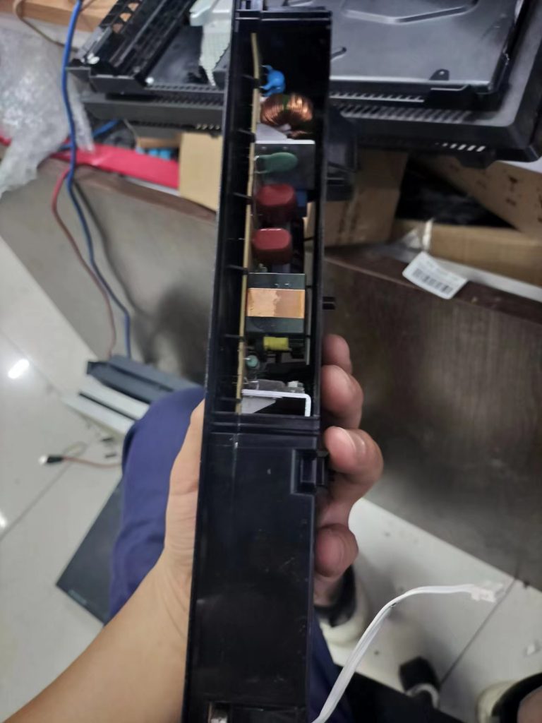 索尼PS4Pro游戏机不开机拆机图解
