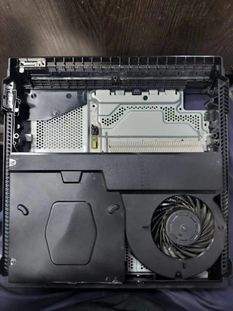 索尼PS4Pro游戏机不开机拆机图解