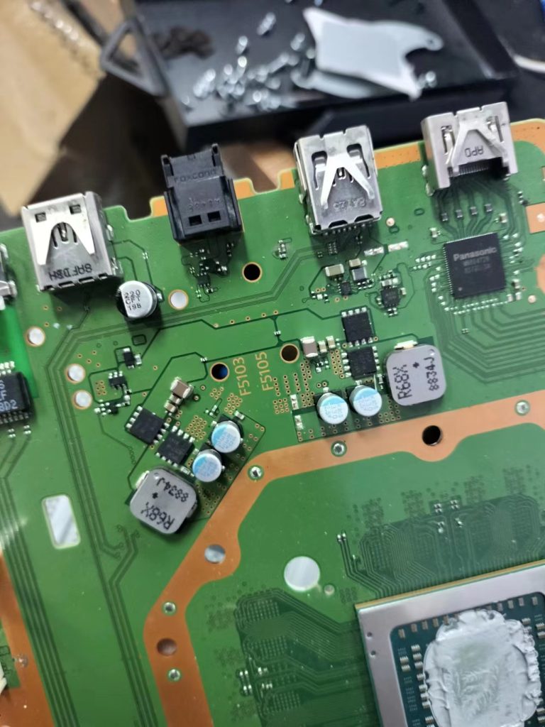 索尼PS4Pro游戏机不开机拆机图解