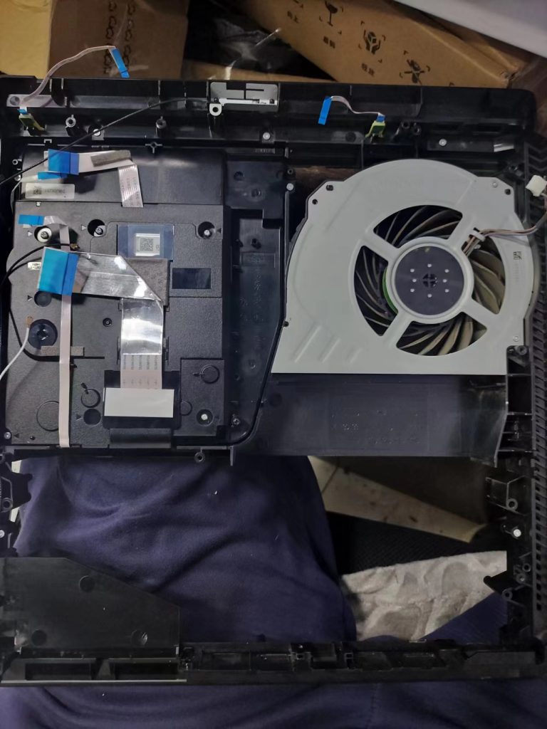 索尼PS4Pro游戏机不开机拆机图解
