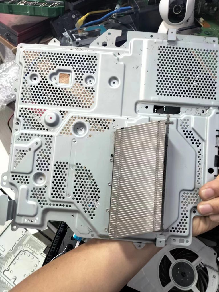 索尼PS4Pro游戏机不开机拆机图解