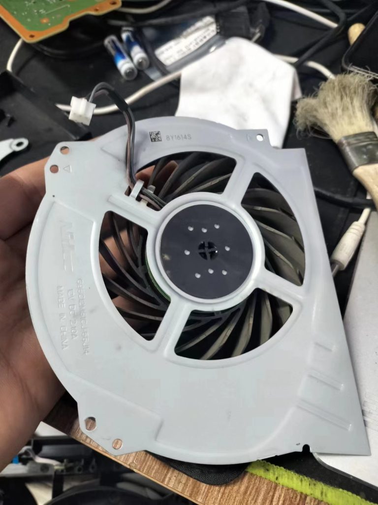 索尼PS4Pro游戏机不开机拆机图解