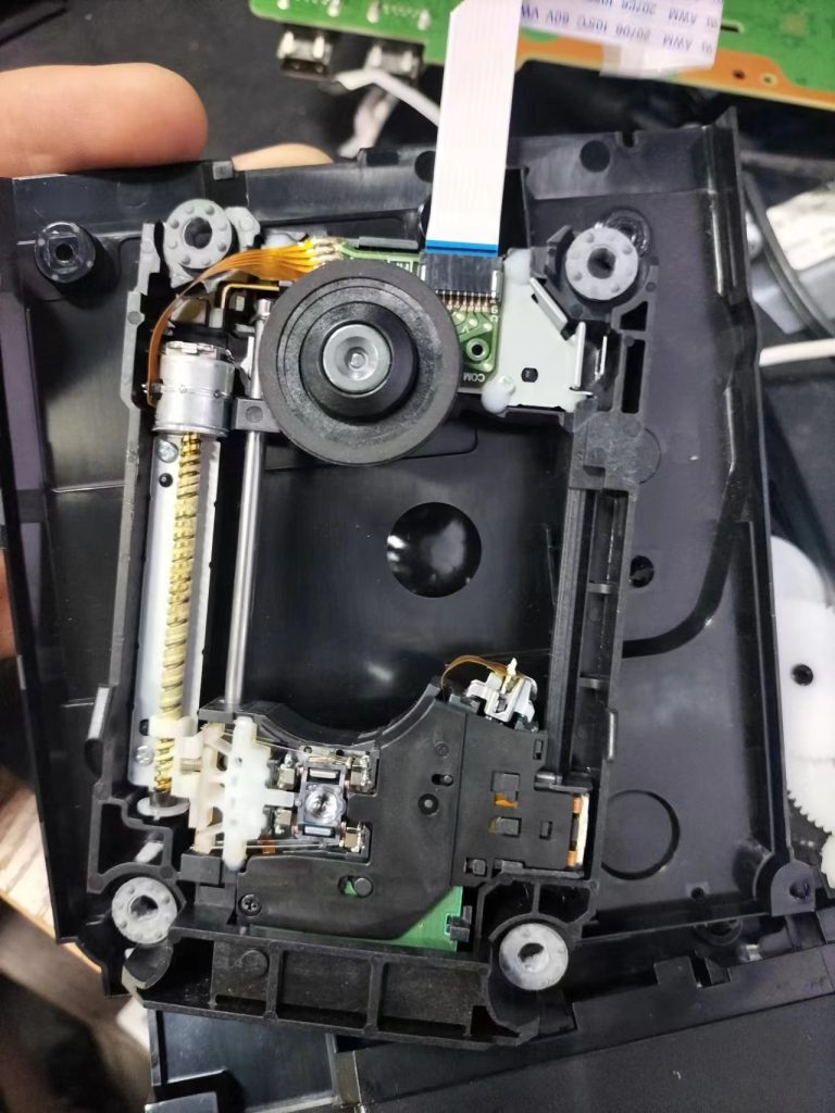 索尼PS4Pro游戏机不开机拆机图解