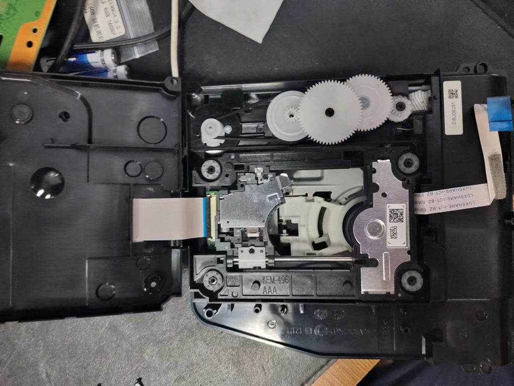 索尼PS4Pro游戏机不开机拆机图解