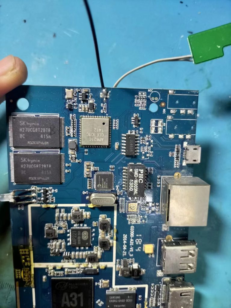 TCL T2游戏主机拆解内部结构挺好可惜无法使用