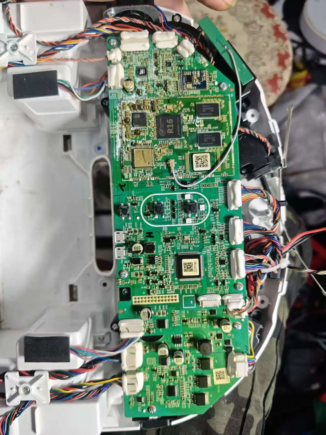 云鲸智能真空吸尘器拆机维修