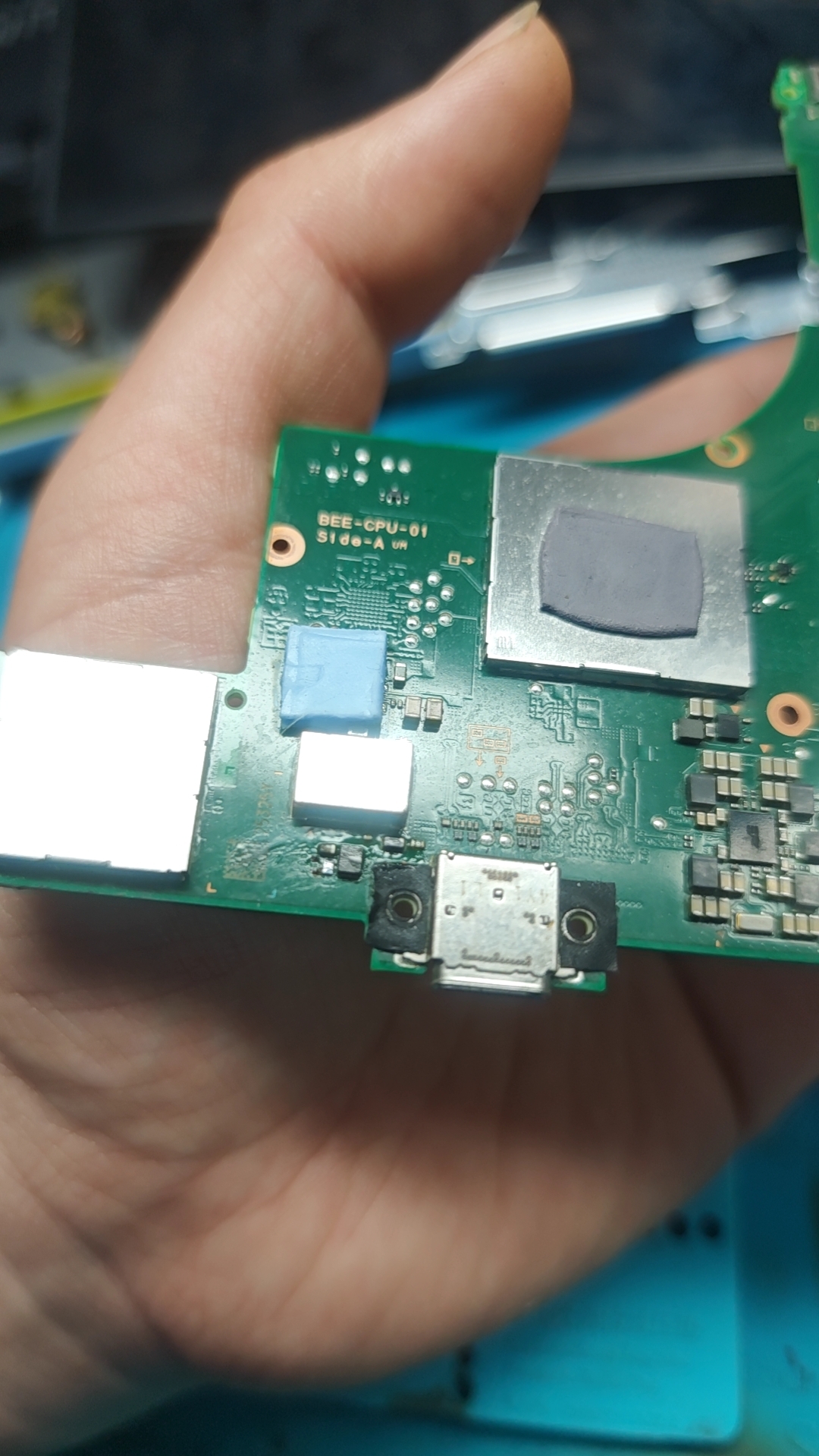 修一台任天堂Switch2游戏机进尿二修机