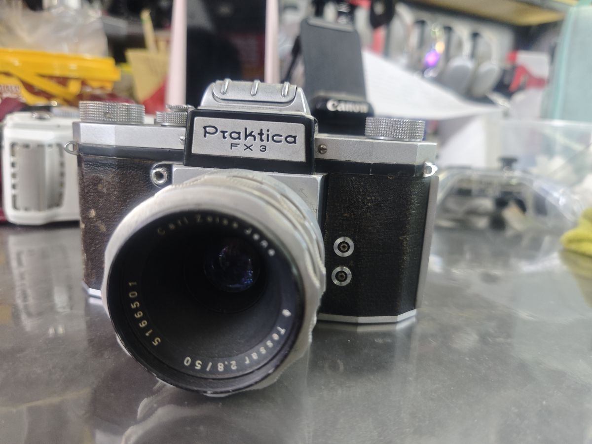 提供德国百佳Praktica FX3胶片单反相机，带蔡司Carl Zeiss Jena 50mm F2.8镜头拆解配件