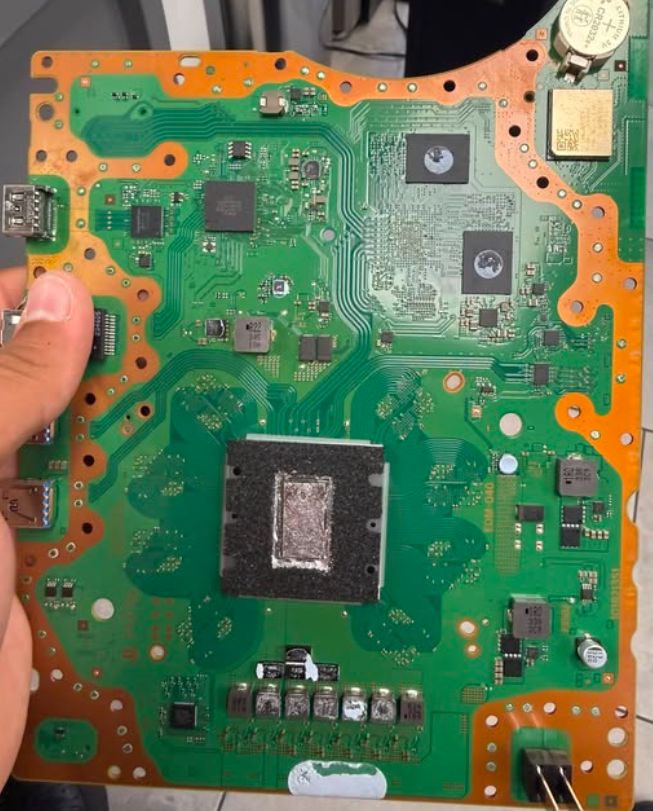ps5系统后关闭 蓝光变成白色