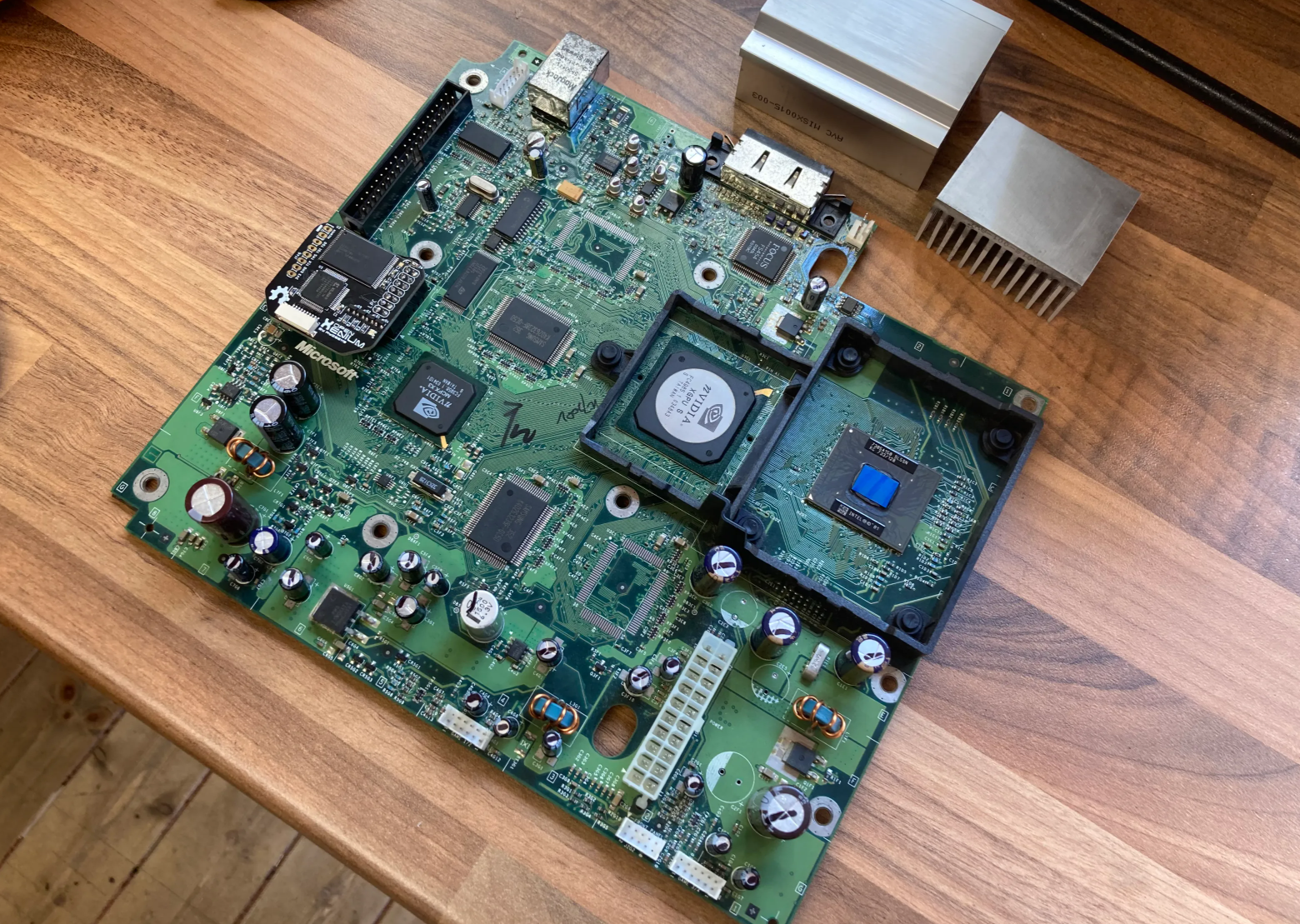 2003 年 Microsoft Xbox游戏机拆解维修