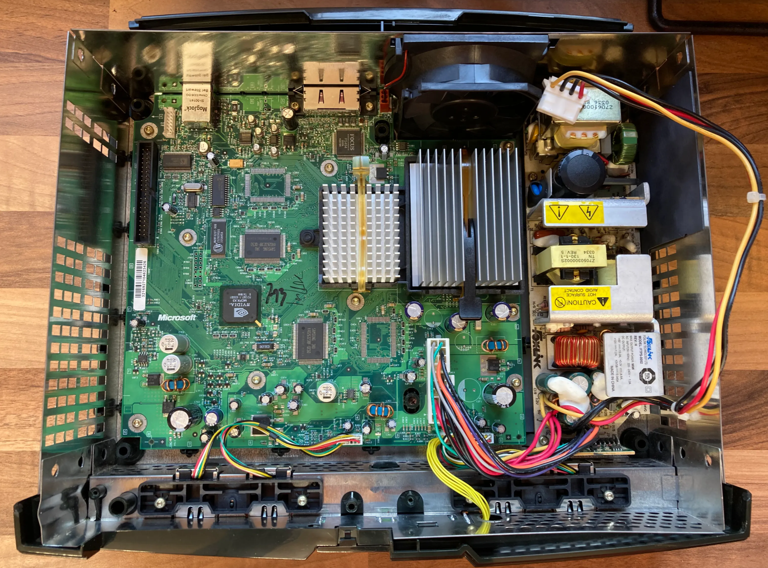 2003 年 Microsoft Xbox游戏机拆解维修