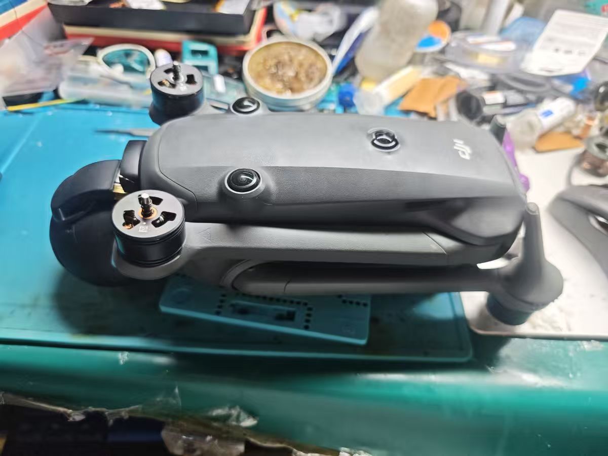 大疆无人机‌Mavic 4 Pro相机镜头掉了拆解维修