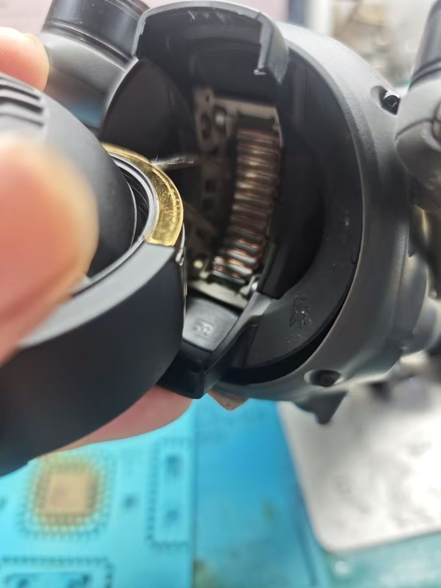 大疆无人机‌Mavic 4 Pro相机镜头掉了拆解维修