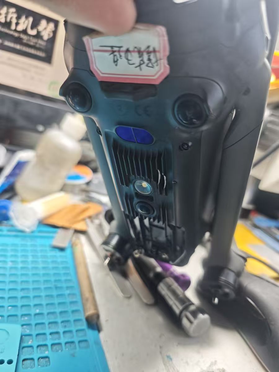大疆无人机‌Mavic 4 Pro相机镜头掉了拆解维修