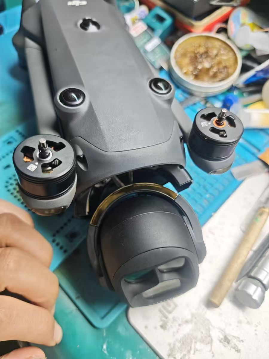 大疆无人机‌Mavic 4 Pro相机镜头掉了拆解维修