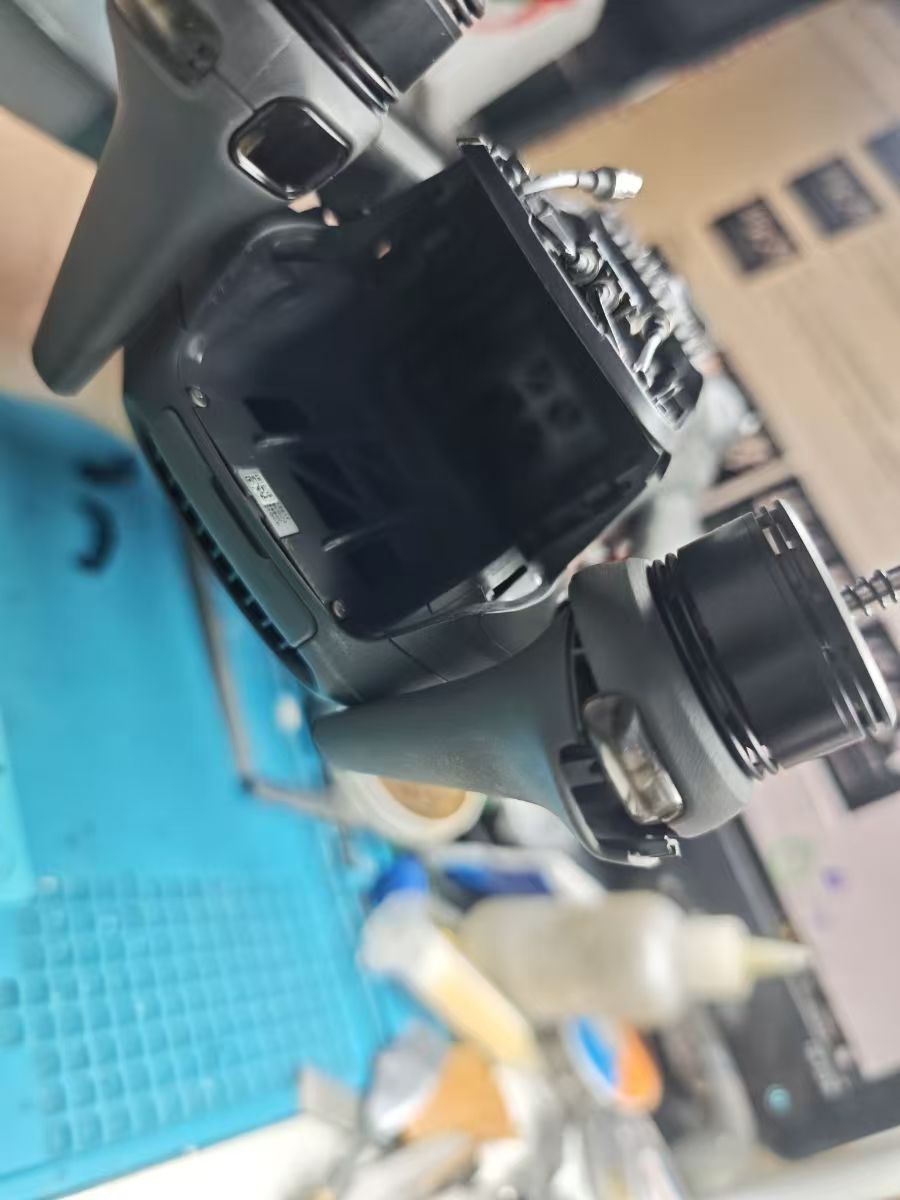 大疆无人机‌Mavic 4 Pro相机镜头掉了拆解维修