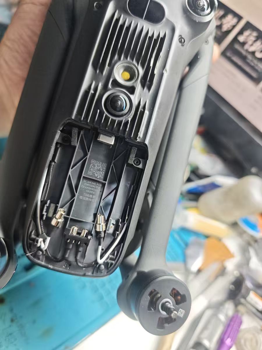 大疆无人机‌Mavic 4 Pro相机镜头掉了拆解维修