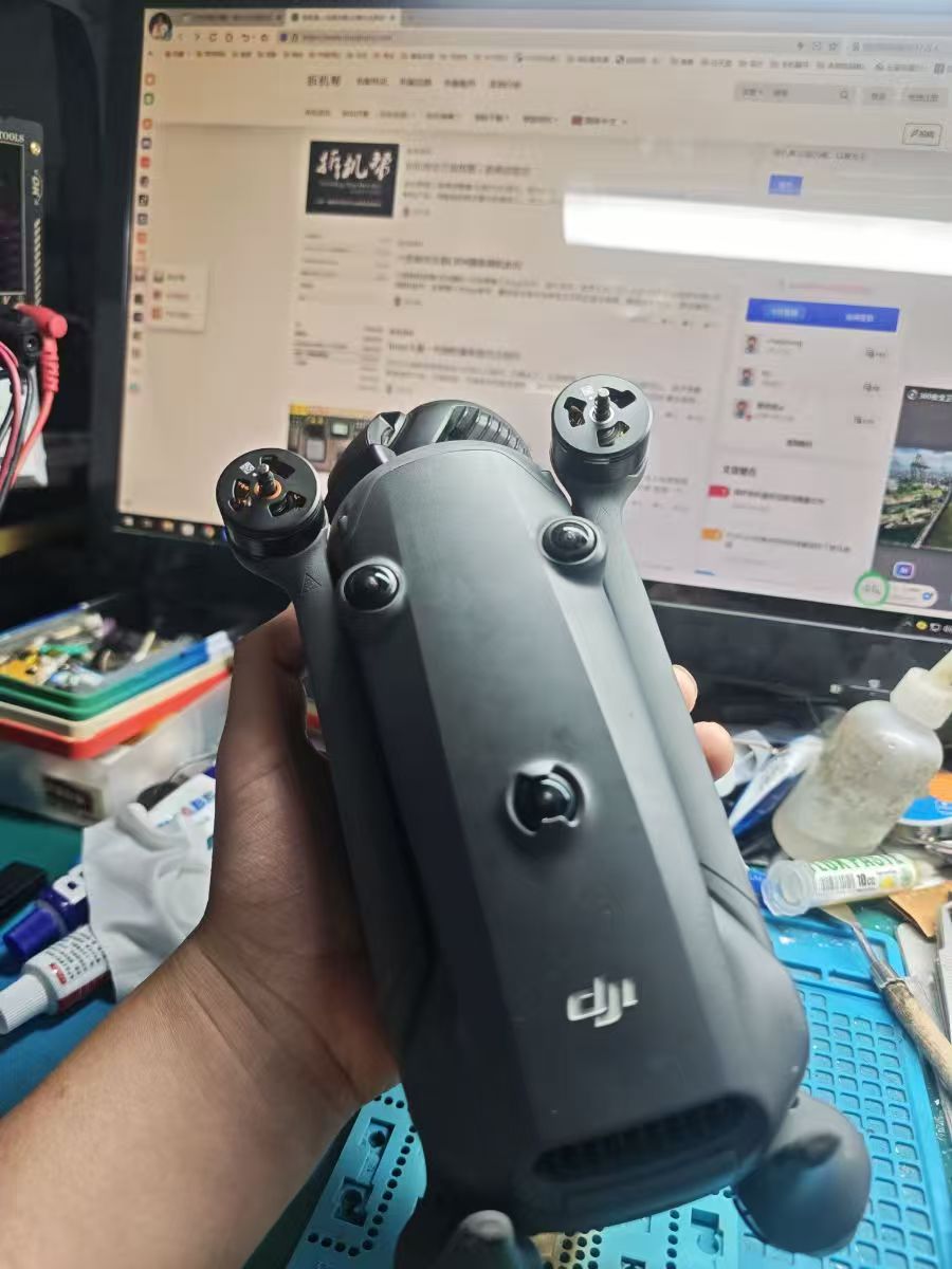 大疆无人机‌Mavic 4 Pro相机镜头掉了拆解维修
