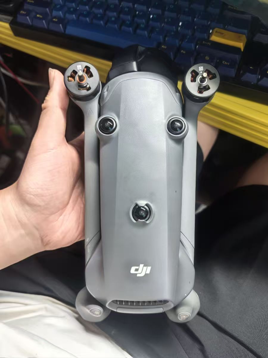 大疆无人机‌Mavic 4 Pro相机镜头掉了拆解维修