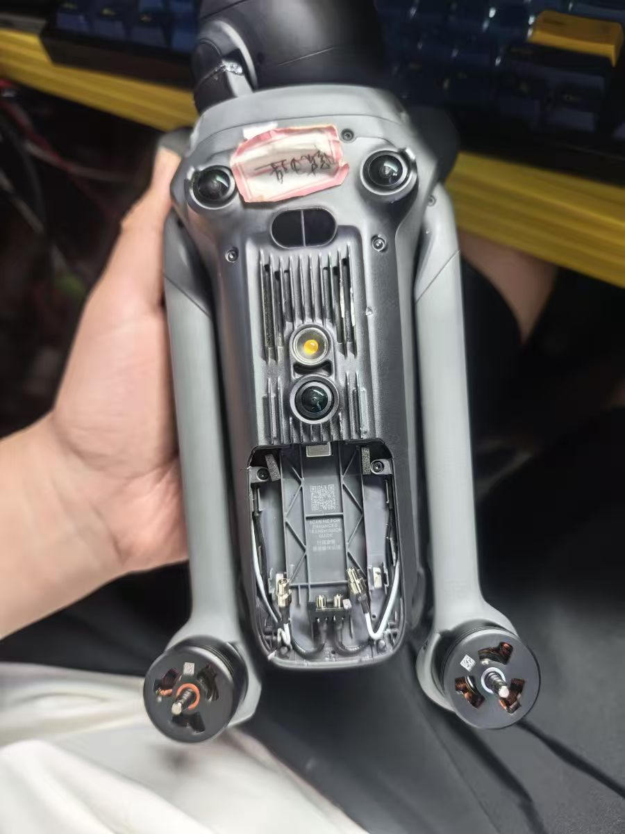 大疆无人机‌Mavic 4 Pro相机镜头掉了拆解维修