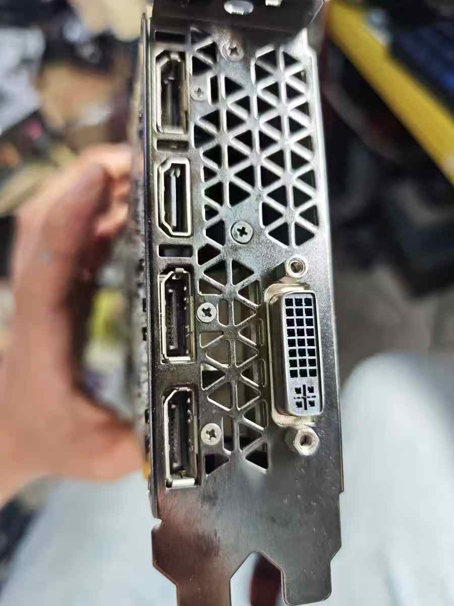 泰坦GTX970显卡不显示拆解维修