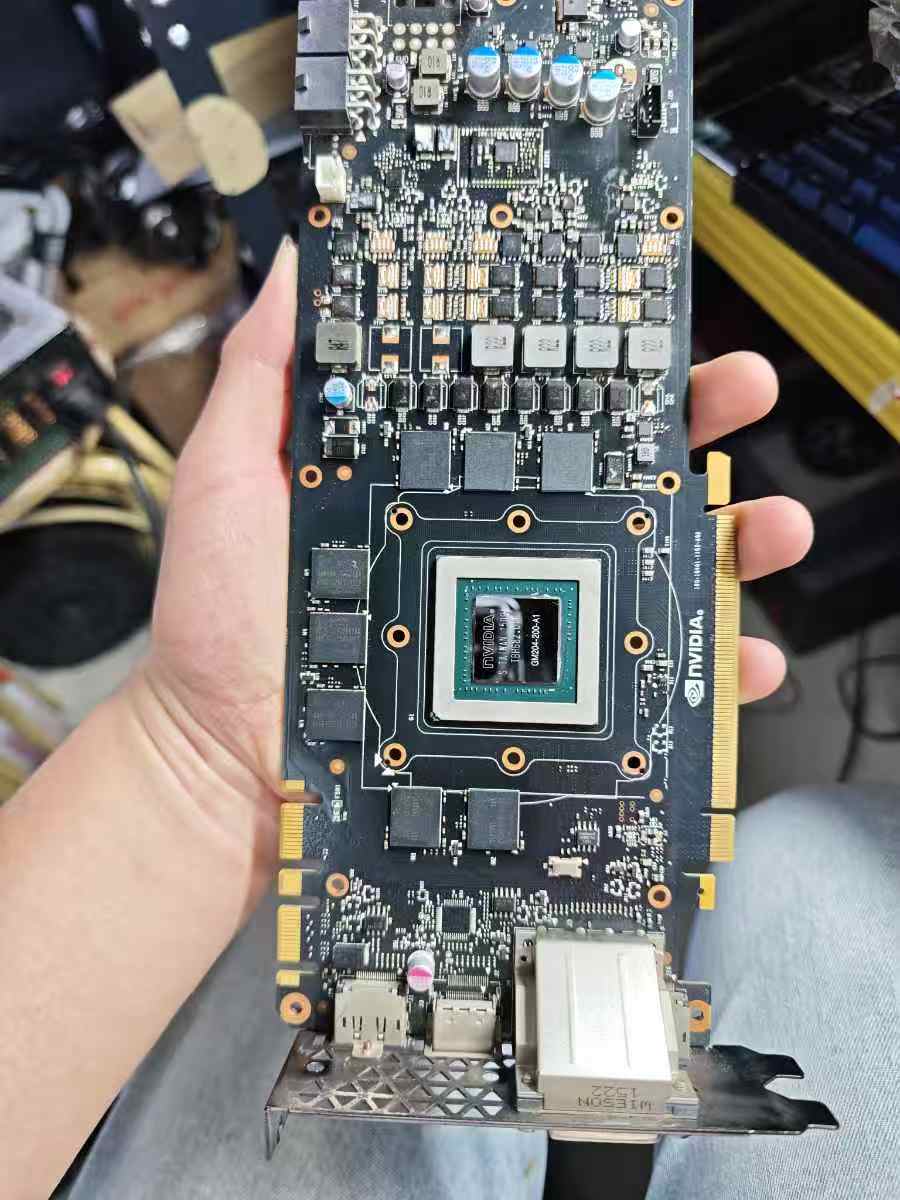 泰坦GTX970显卡不显示拆解维修