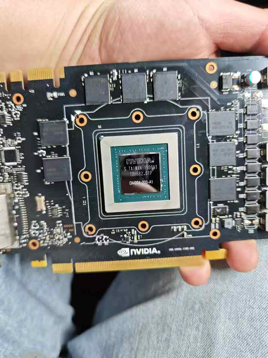 泰坦GTX970显卡不显示拆解维修