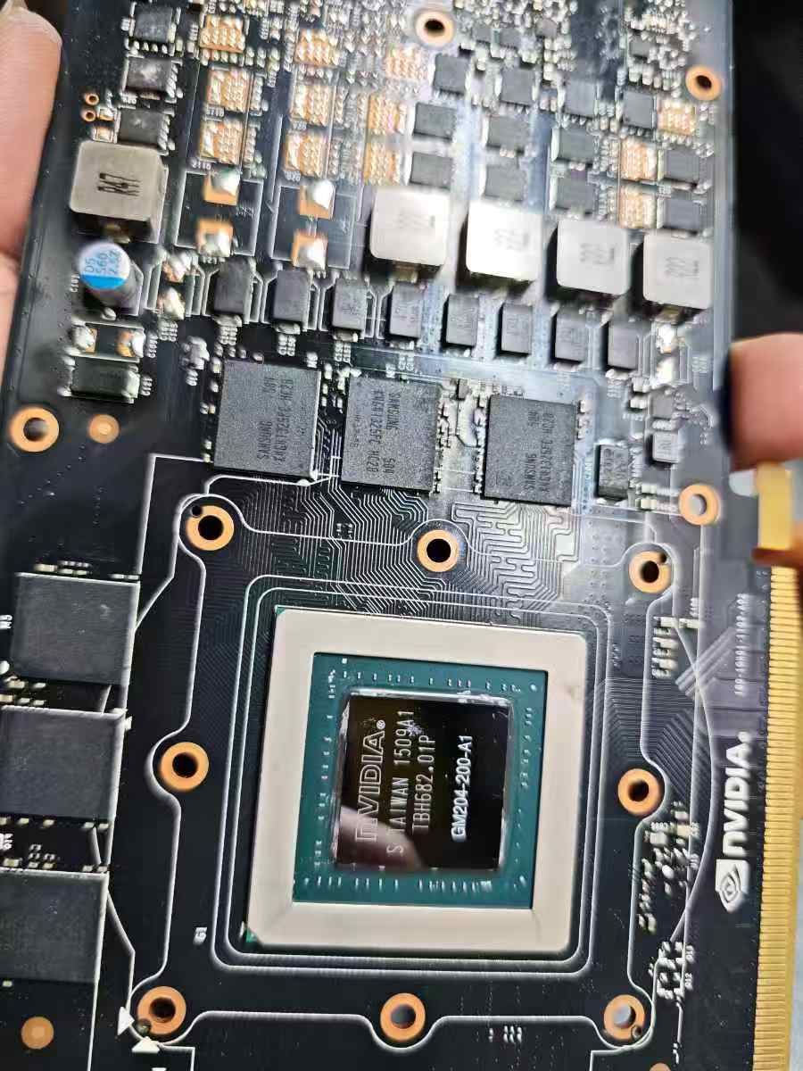 泰坦GTX970显卡不显示拆解维修