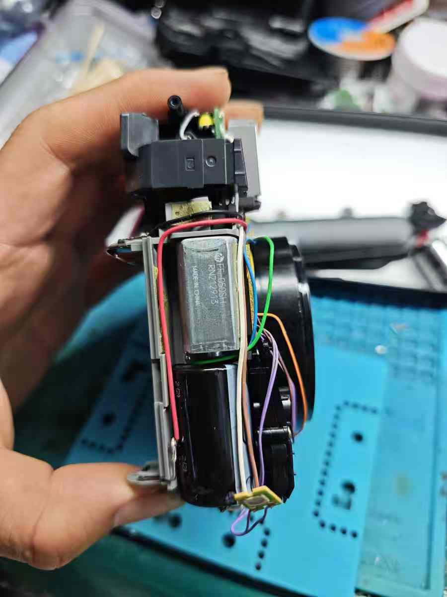 拍立得mini50s相机开机屏幕显示一下就灭拆解维修