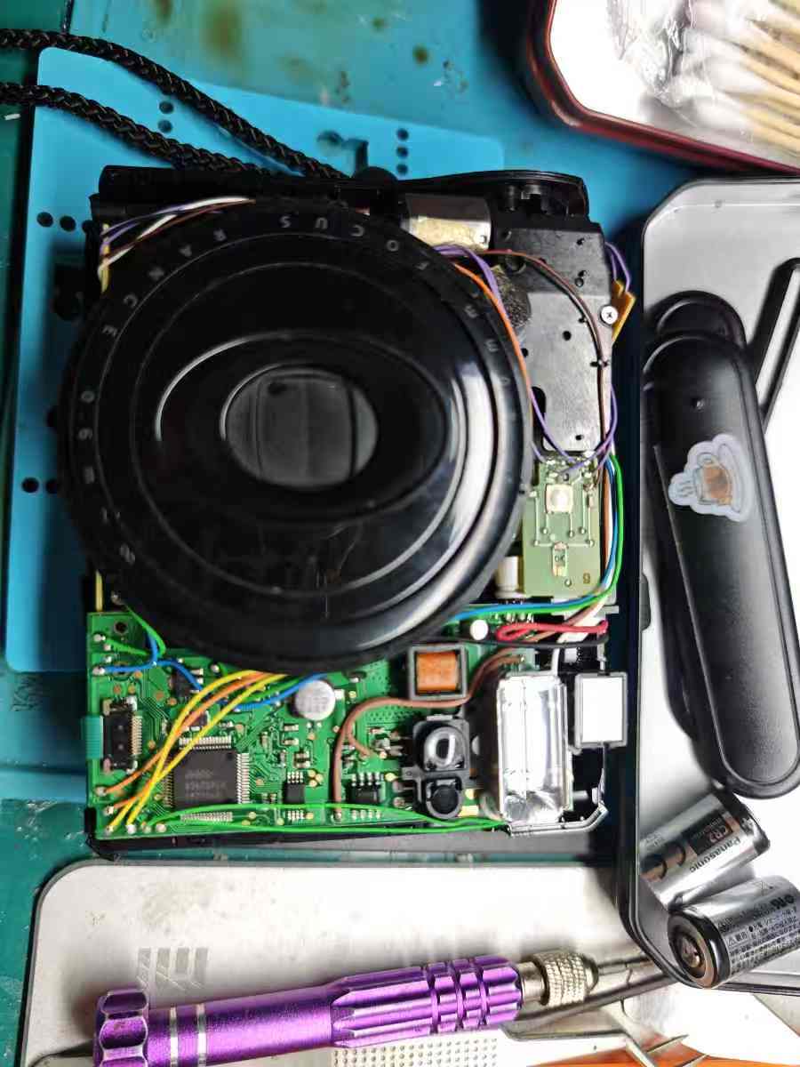 拍立得mini50s相机开机屏幕显示一下就灭拆解维修