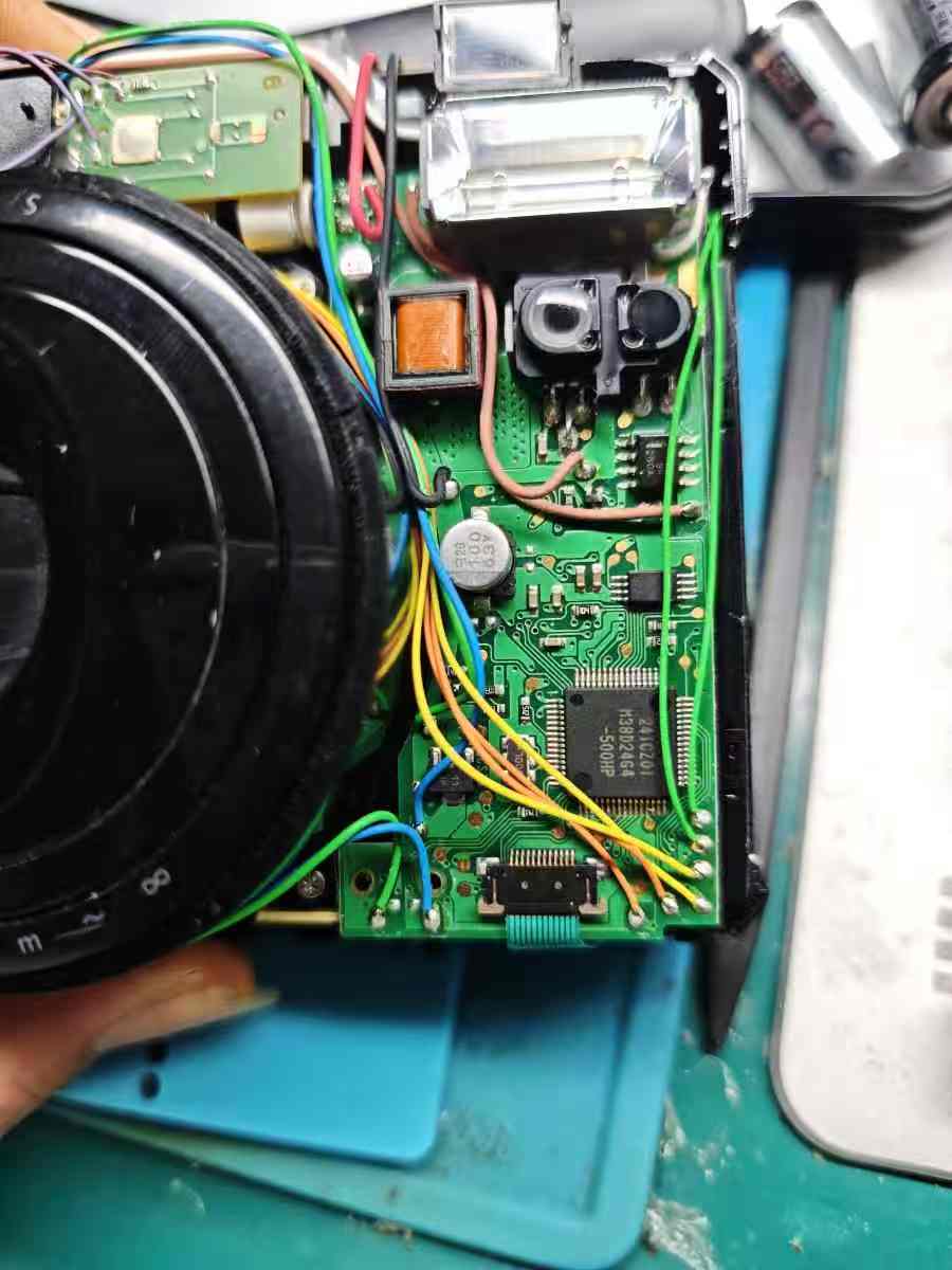 拍立得mini50s相机开机屏幕显示一下就灭拆解维修